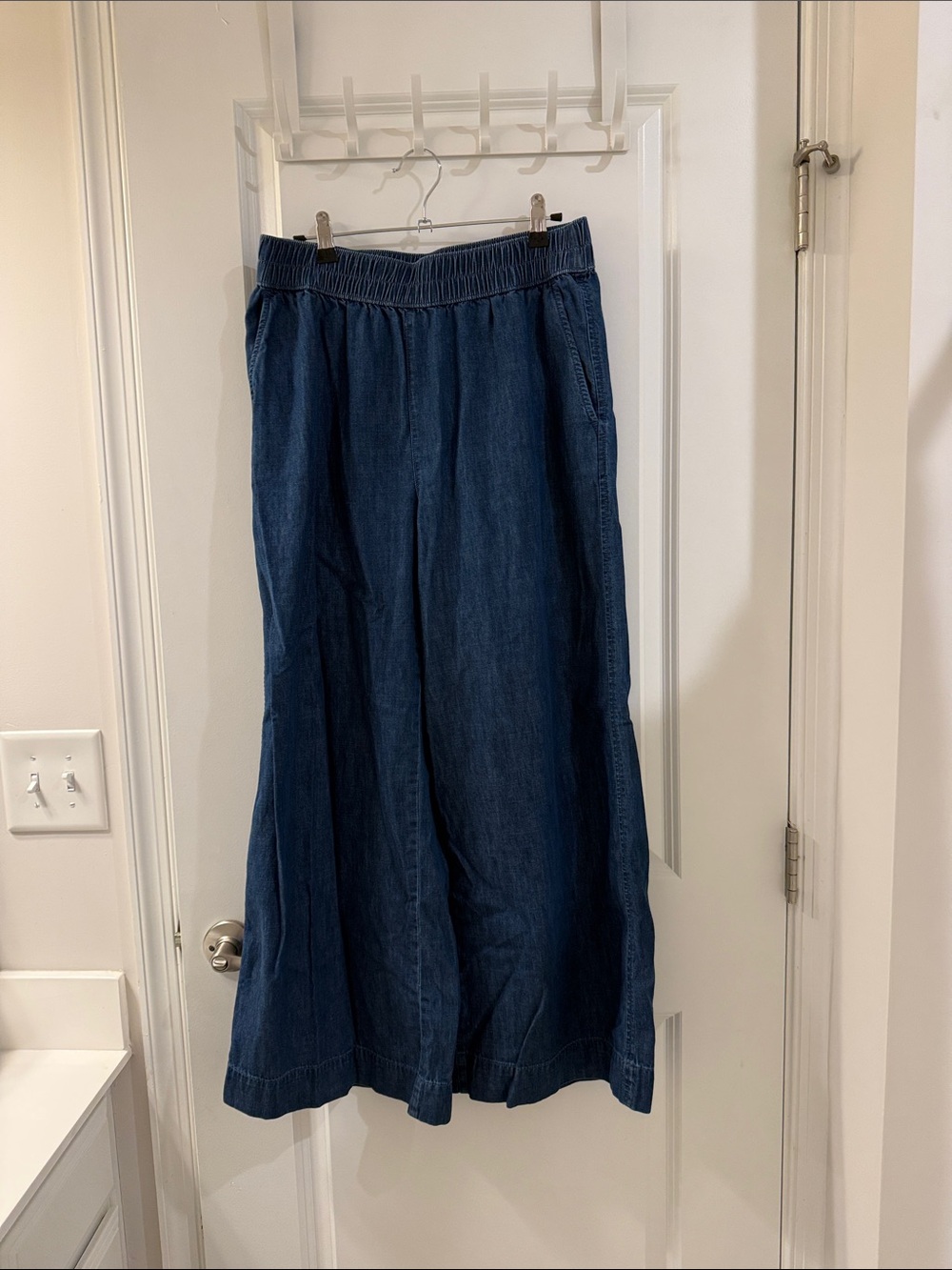 LOFT Wide-Leg Elastic-Waist Denim Pants in Blue - Picture 4 of 4